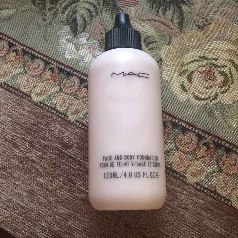 Mac face and body foundation